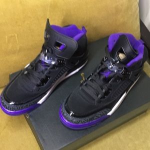 Jordan spikize tennis shoes